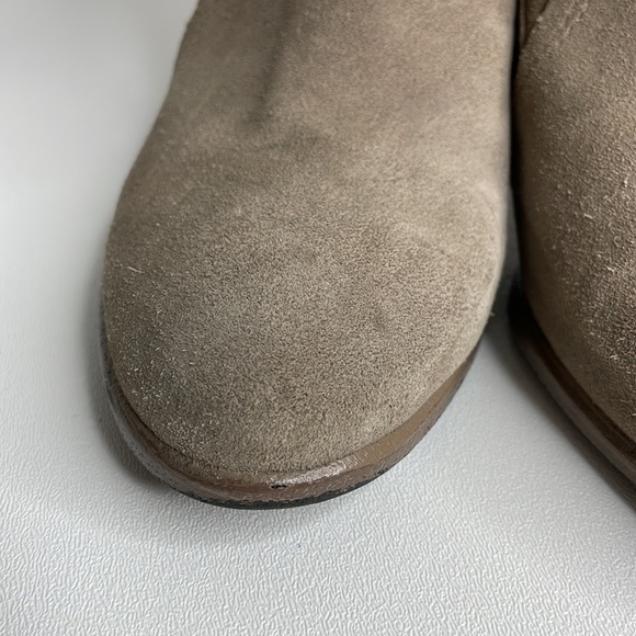 Vince Camuto Suede Laser Cut Ankle Booties Grey Wooden Heel Perforated Size 9 - Picture 6 of 16